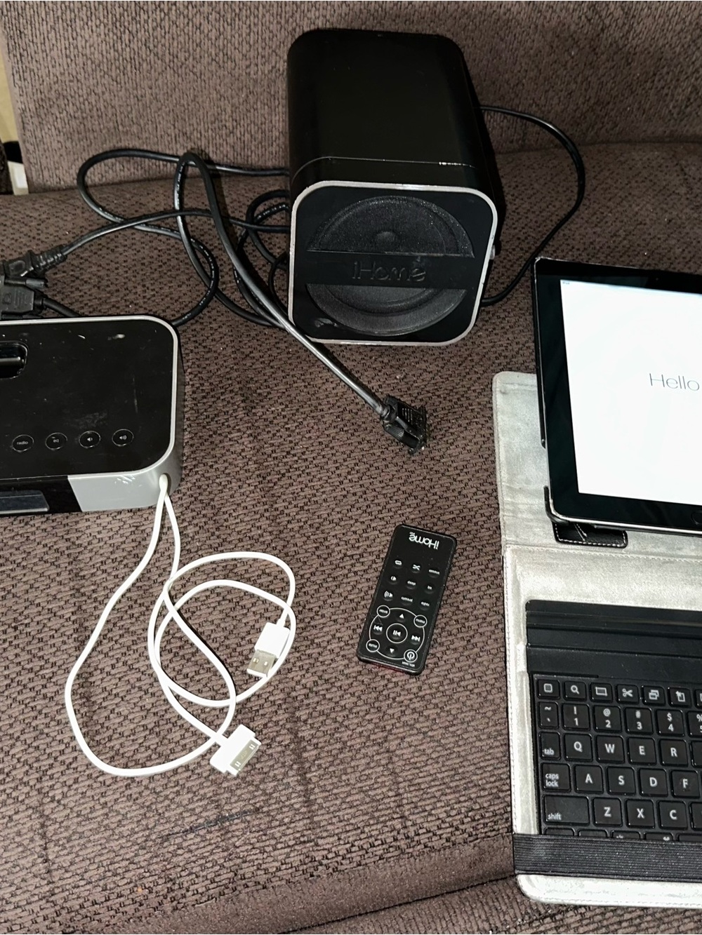 iHome Black Cube Speaker with iPad and accessories